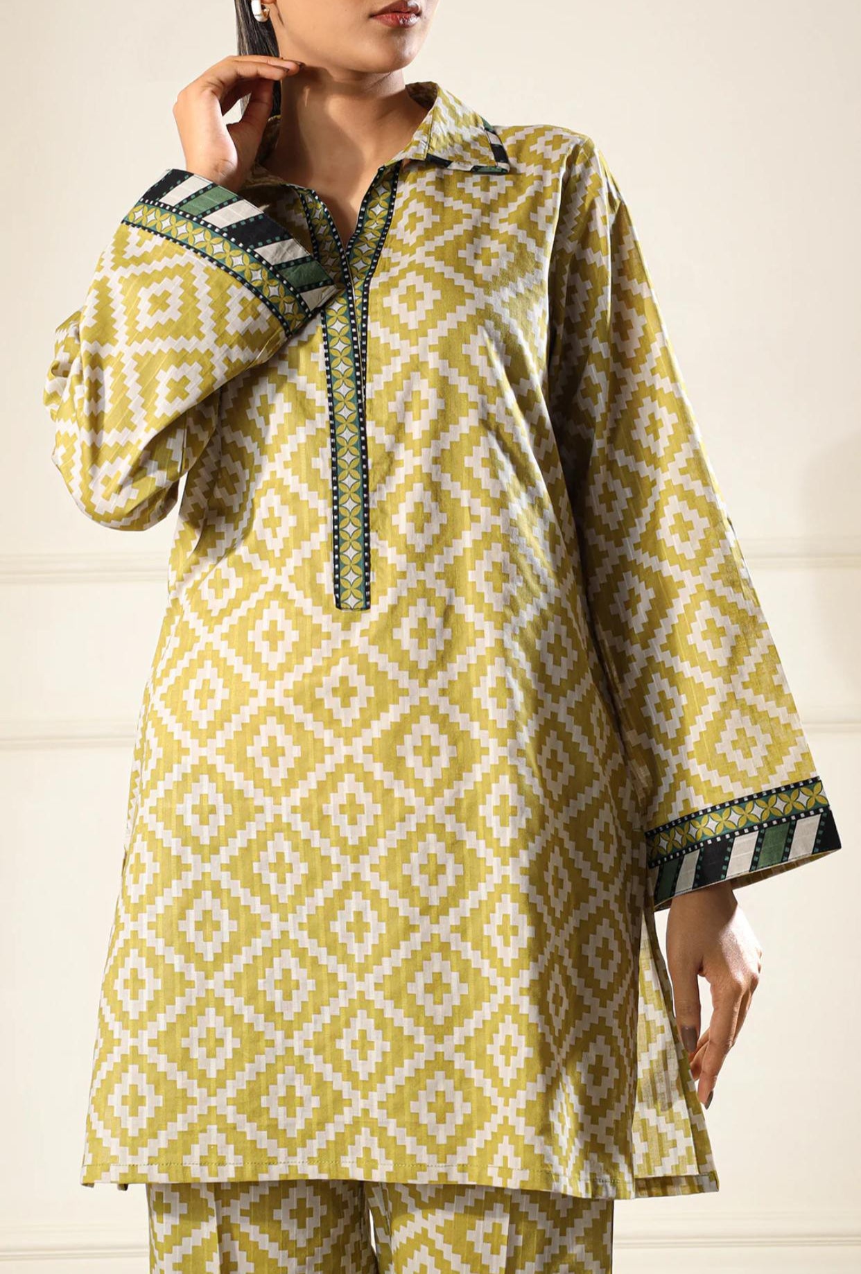 saya (printed lawn stitched 2 piece)