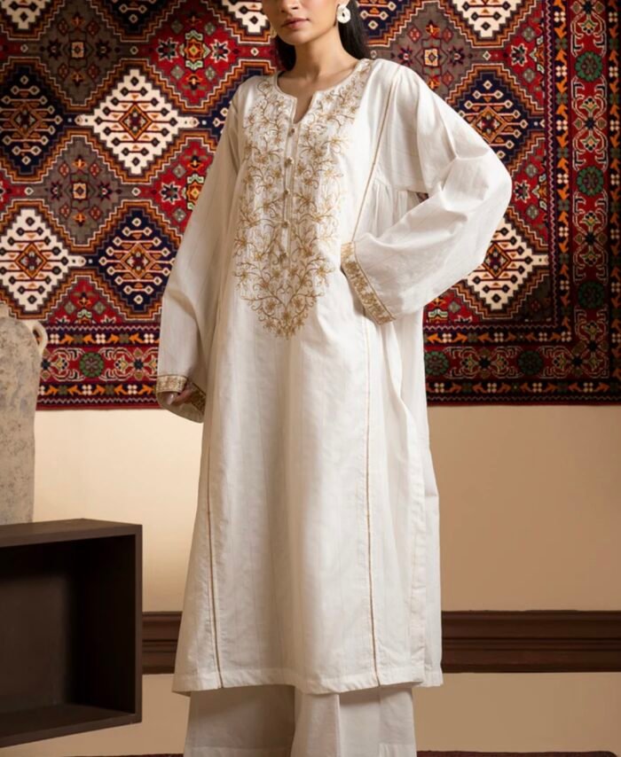 Zellbury Embroidered White flowy shirt